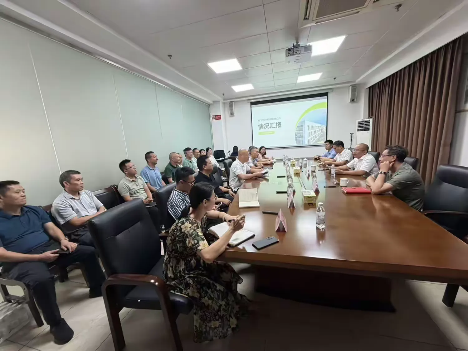 海口城投集团董事、总经理符雁在ylg060net永利娱高调研树立和践行正确政绩观学习教育开展情况和经营发展、项目建设等工作(图1)